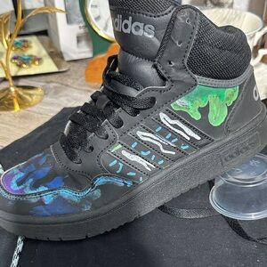 Adidas Kids Black and Blue Sneakers (Pre owned)